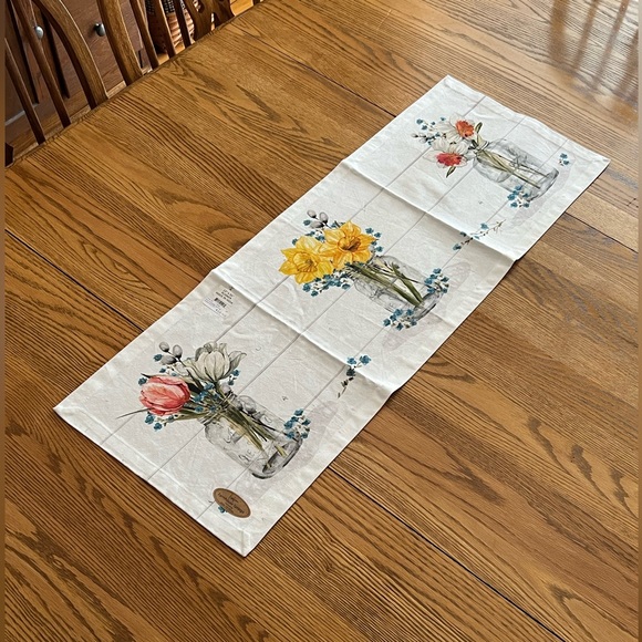 🌷 Farmhouse Floral Table Runner ~ By Park Designs🌷 - Picture 1 of 14
